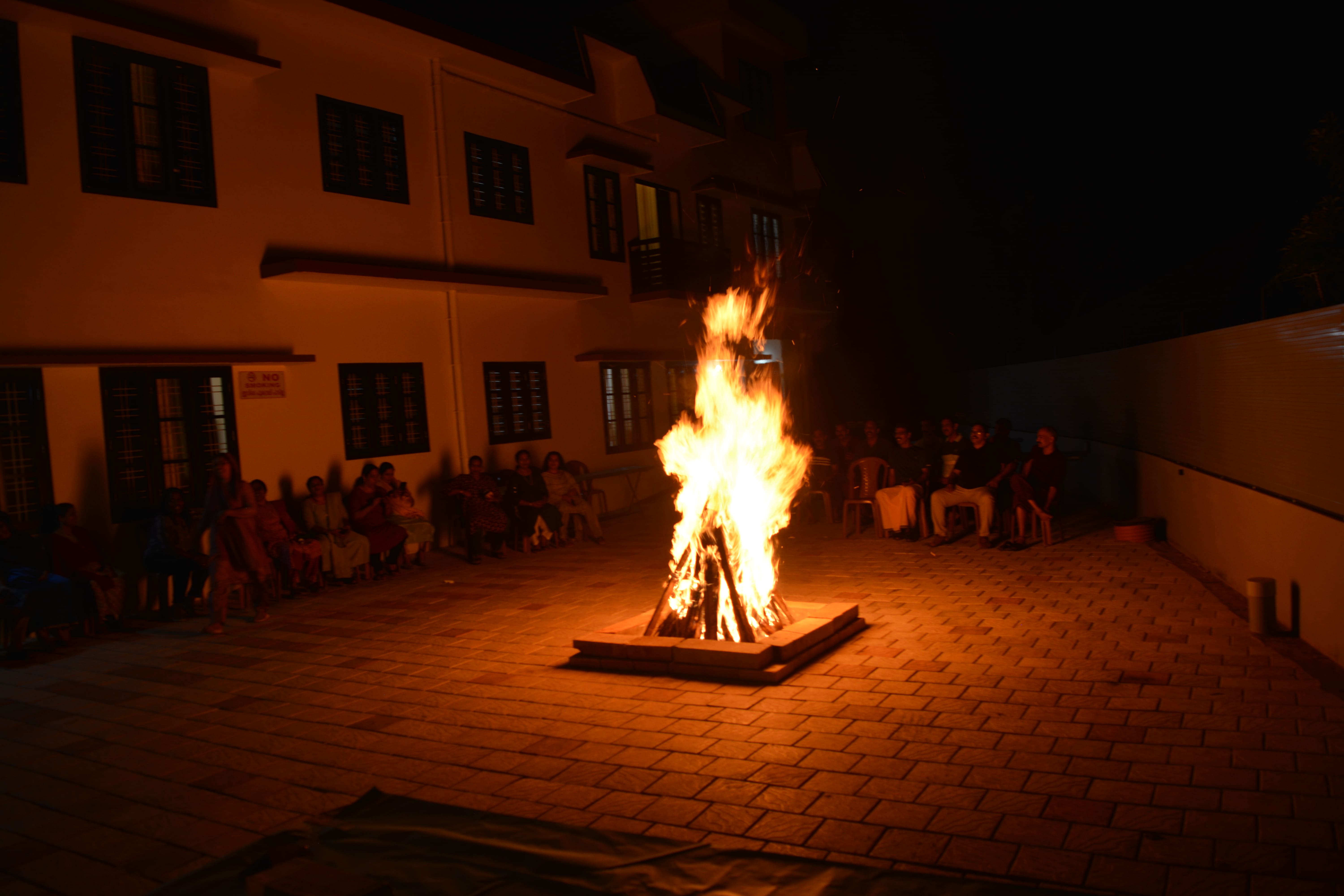 Campfire - Party.